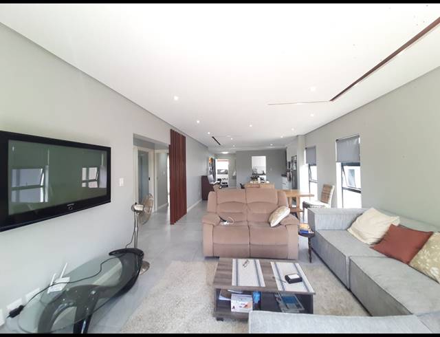 3 BEDROOM TOWNHOUSE FOR SALE IN PALM LAKES ESTATE